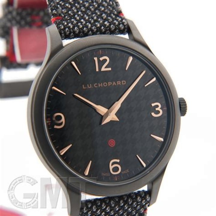 الدب من الحيوانات القارتة أي أنه يأكل النباتات والحيوانات