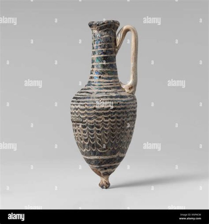 العالم الذي اكتشف الخلية هو