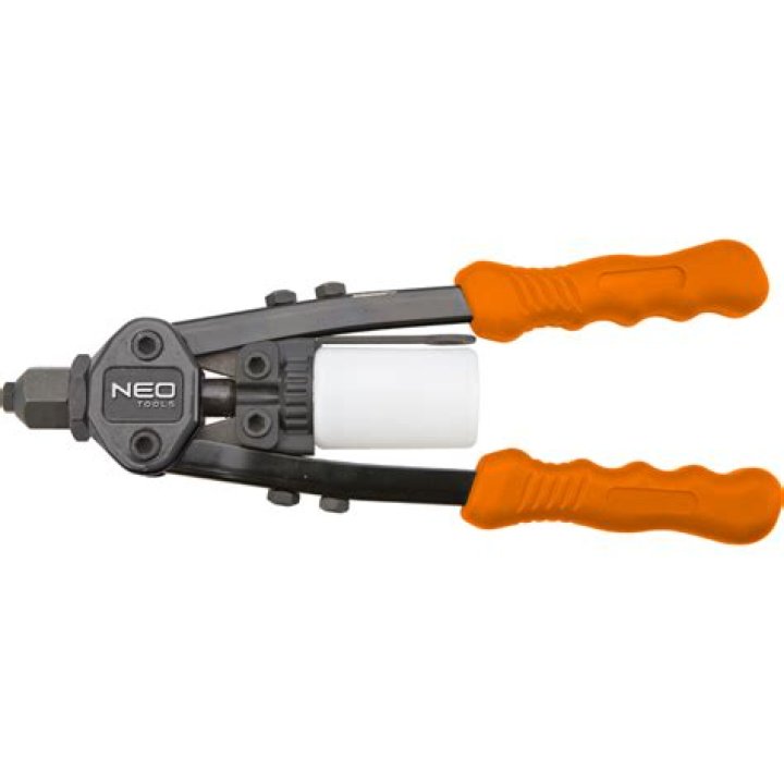 كم عمر عادل الجبير