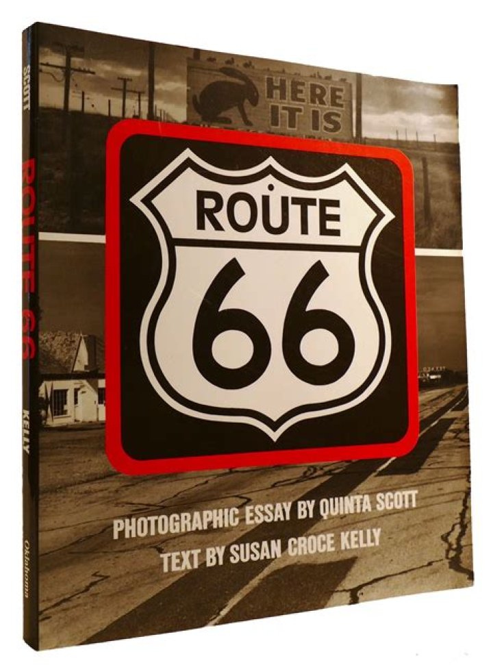 مقدار كتلة القصور لحقيبة المدرسة أقل من كتلة الجاذبية لها