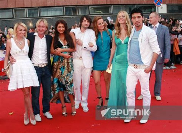 يحتوي مخزن على ٢٧٥ صندوقا