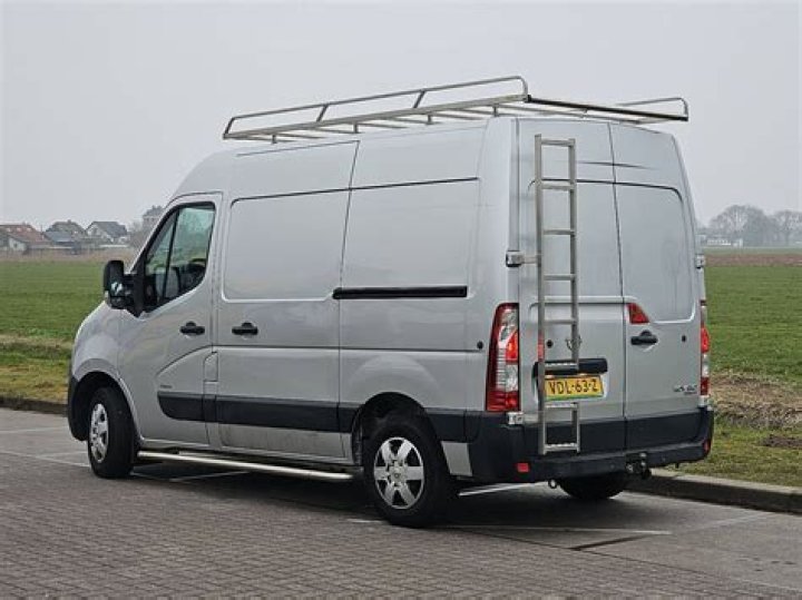 يريد صالح ان يضع سياجا حول استراحه