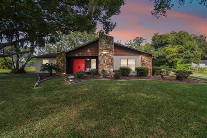 تفسير الحرامى في الحلم للمتزوجه والرجل والفتاة العزباء