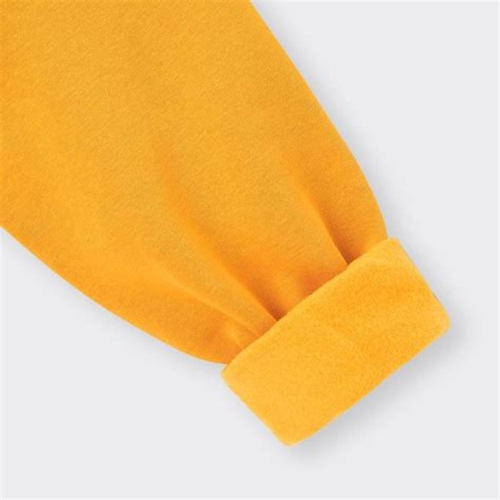 الإستروجين والبروجستيرون هما أهم الهرمونات الأنثوية.