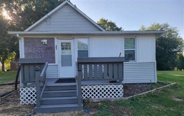 المتممات للجملة كالفروع للشجرة تختلف بأشكالها وتتفق بارتباطها