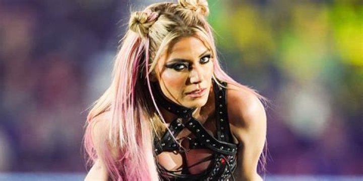 Alexa Bliss Says Her Pet Pig Is ‘Cuter Than My Butt’