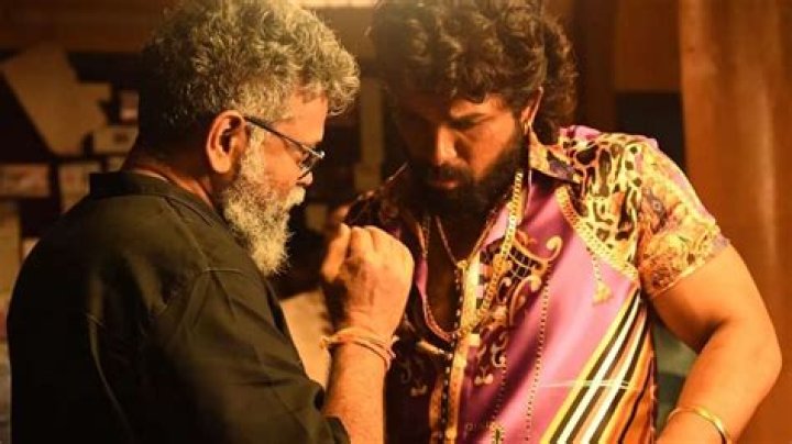 Allu Arjun exhibits his Pushpa look in BTS pic from sets – India TV