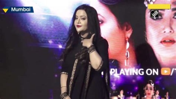 Amruta Fadnavis' latest single 'Alag Mera Yeh Rang Hain' released on Women's Day