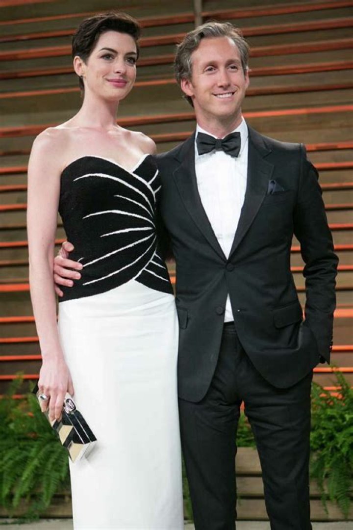 Love In The Spotlight: A Journey Through Anne Hathaway's Boyfriends