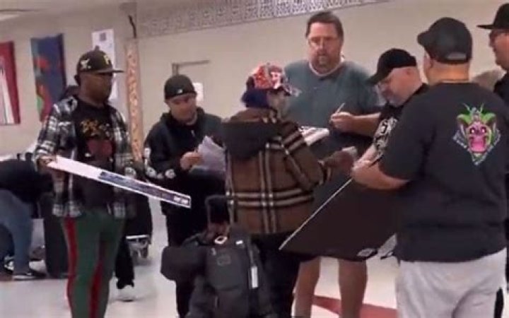 Asuka Swarmed In Public By Autograph Hounds In Shocking Fan Video