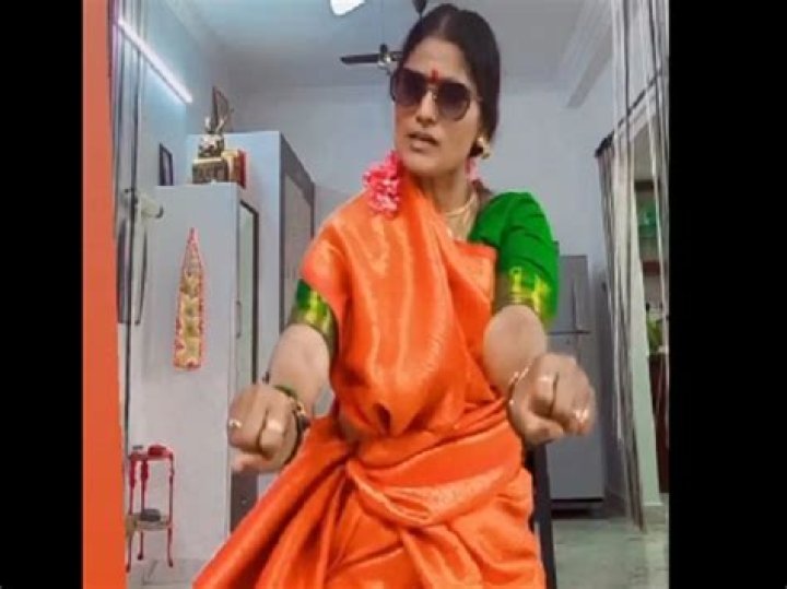 Aunty wearing saree and goggles grooves to trending English song, leaves netizens shook. Watch – India TV