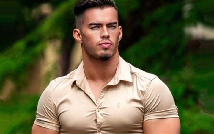 Austin Theory Mocks Himself For Wearing Tight Shirts