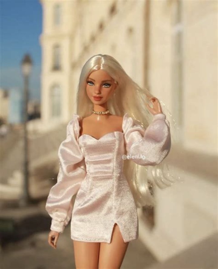 This Instagram Creates Beautiful Hairstyles On Barbies