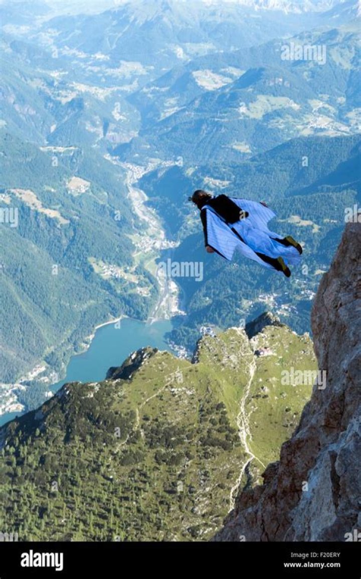 Man Dies After 1,300ft BASE Jump Goes Wrong