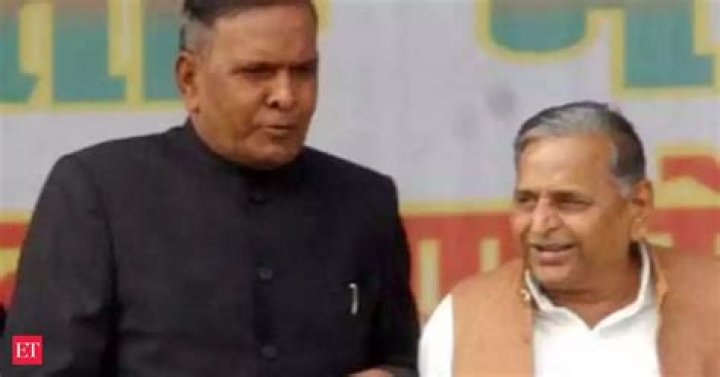 Beni Prasad Verma greets Mulayam – India TV