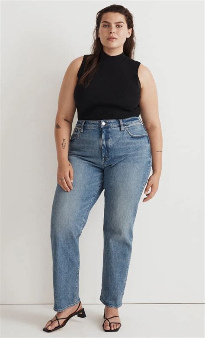 The Ultimate Guide To Finding The Best Straight Jeans For Curvy Figures