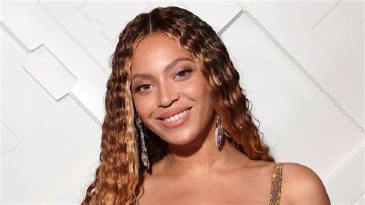 Beyoncé sprinkled a bit of Mean Girls into her Clueless-inspired miniskirt look