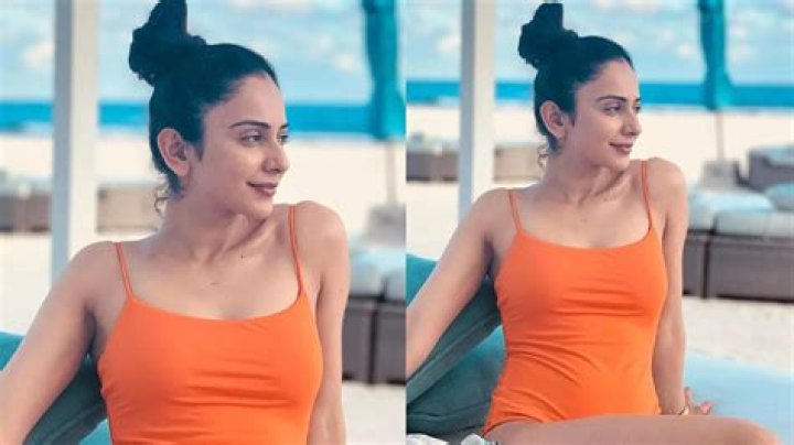 Bianca Belair Flaunts Herself In Orange Bikini Video Drop