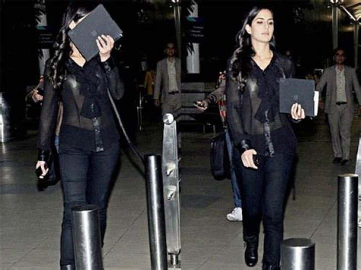 Bollywood Actresses Wardrobe Malfunction Latest News, Photos and Videos