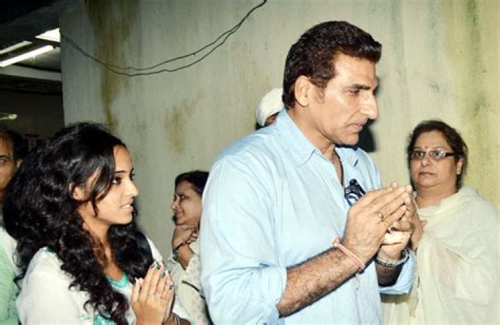 Bollywood stars attend prayer meet for actor Jagdish Raj