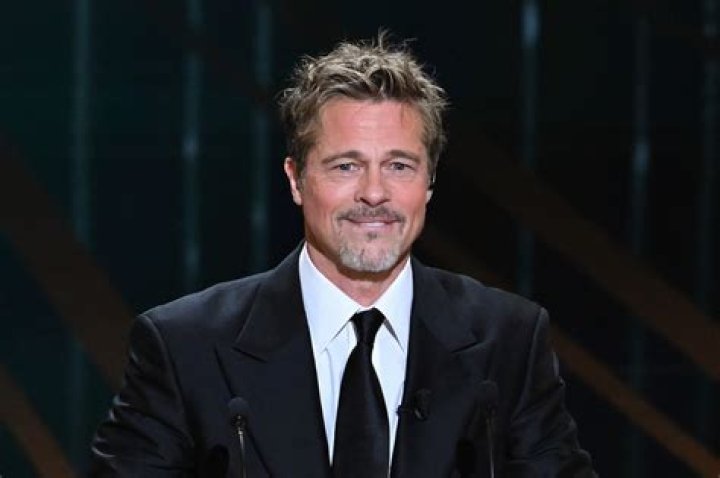 Unveiling The Allure: Brad Pitt And Kirsten Dunst's Iconic Kiss In Interview With A Vampire
