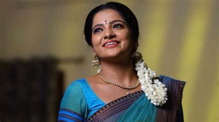 Tamil TV actress VJ Chithra of Pandian Stores fame dies by suicide – India TV