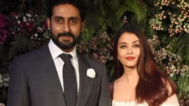 Aishwarya Rai Bachchan, Abhishek Bachchan strike happy poses with fans in London – India TV