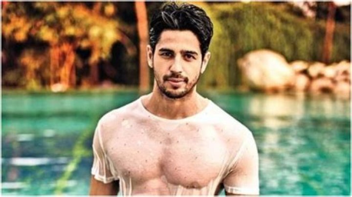 Bollywood heartthrob Sidharth Malhotra reveals he failed ninth grade because of girls – India TV