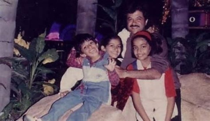 Sonam Kapoor shares a throwback 'Fam Jam' picture with her siblings and dad Anil Kapoor – India TV