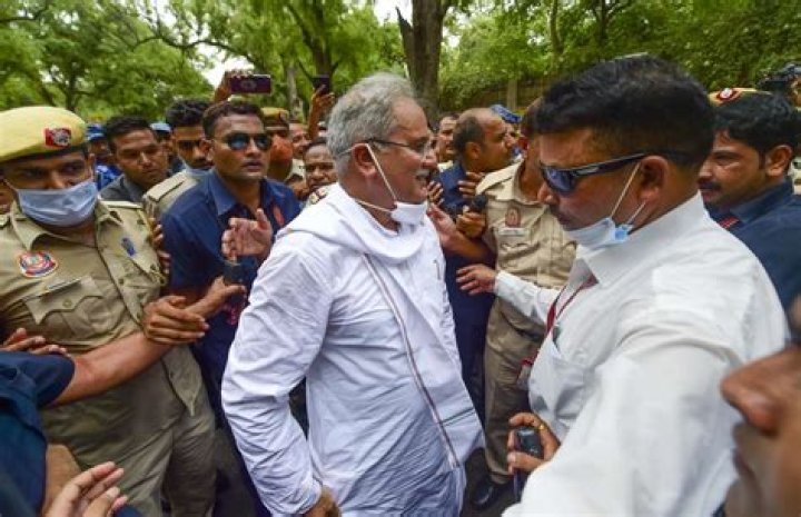 ED arrests CM's deputy secretary in money laundering case – India TV