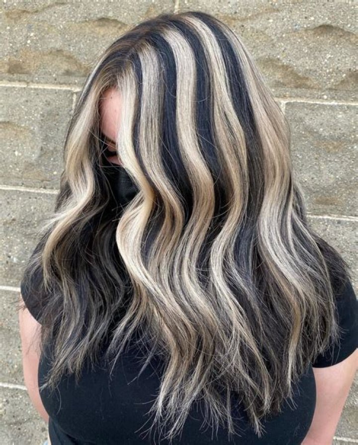 90s Chunky Highlights Are The Hair Trend That's Back In Fashion