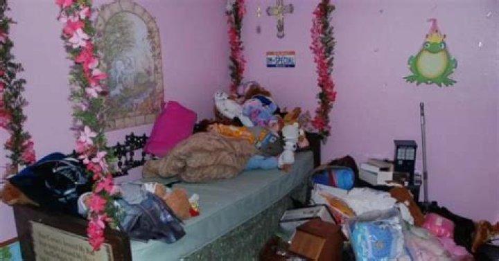 Unveiling The Tragic Story Behind Crime Scene Photos: Gypsy Rose Blanchard's Mother