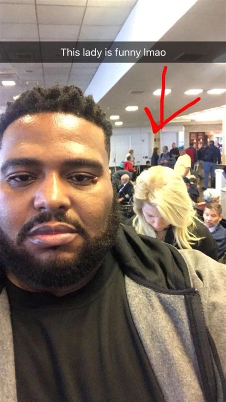 Cruel woman makes racist comment to black man in airport but his answer is excellent