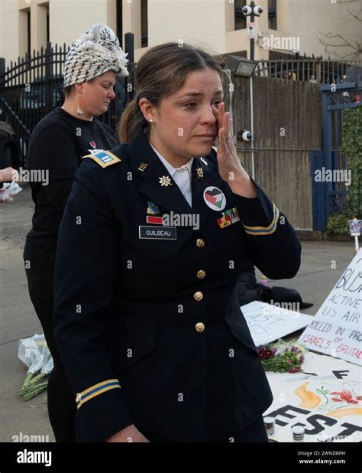 Decorated Green Beret known as “Captain America” dies by suicide in front of his wife after a dozen combat tours