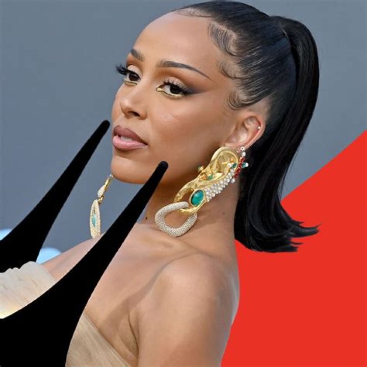 Doja Cat Debuts Long, Wavy Caramel Hair – But Has An Important Message About Her 'Pretty' New Look