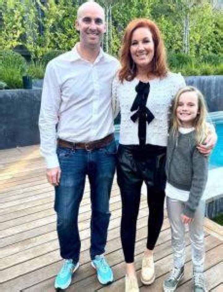 Unveiling The Life Of Elisa Donovan's Husband: A Journey Through Love And Partnership