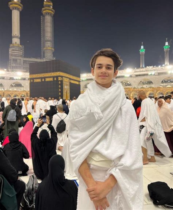 After Shah Rukh Khan, photos of Jannat Zubair and brother Ayaan performing Umrah go viral
