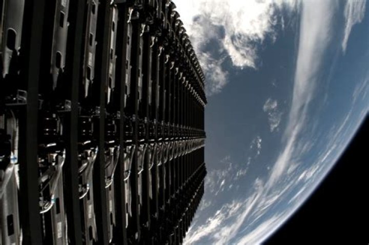 Falcon 9 launches Starlink satellites