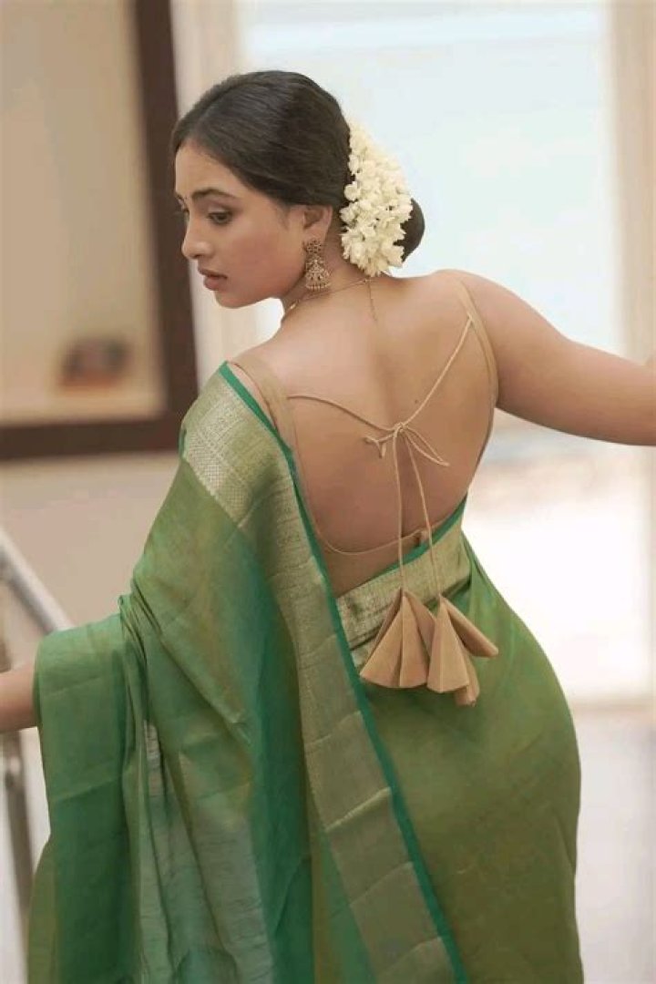 Priyanka Chopra raises temperature in backless saree, see her latest Instagram pics – India TV