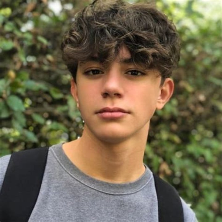 How to get fluffy hair for dreamy, airy '70s texture