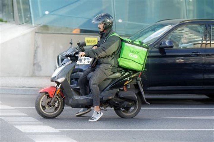 Should You Tip Your Food Driver If You Are Already Paying Delivery Fees?
