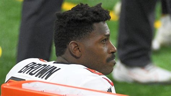 Former NFL star Antonio Brown arrested for allegedly failing to pay child support