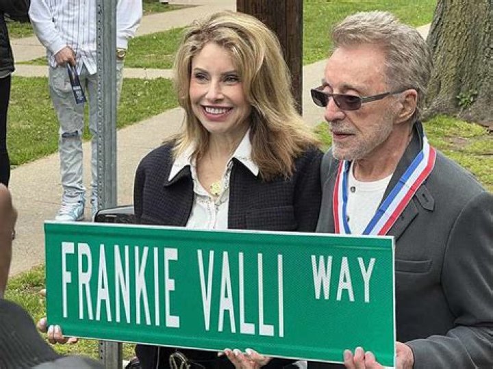 Frankie Valli And Frank Sinatra: A Harmonious Legacy