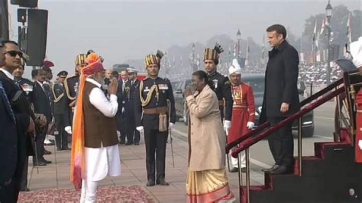 French President Emmanuel Macron visits Nizamuddin Dargah Delhi watch VIDEO latest updates 75th republic day celebration – India TV