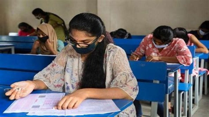 Girl student dies of heart attack during exam after invigilator tells her to change centre midway in Karnataka – India TV