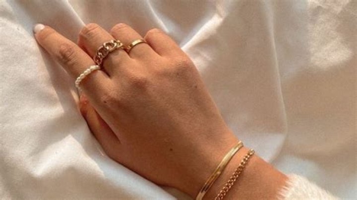 Gold strengthens Jupiter in Leo, Virgo but THESE zodiac signs should avoid wearing it – India TV