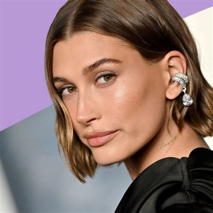 Hailey Bieber Wears Pastel Purple Eyeliner – To Seriously Make Her Hazel Eyes Pop