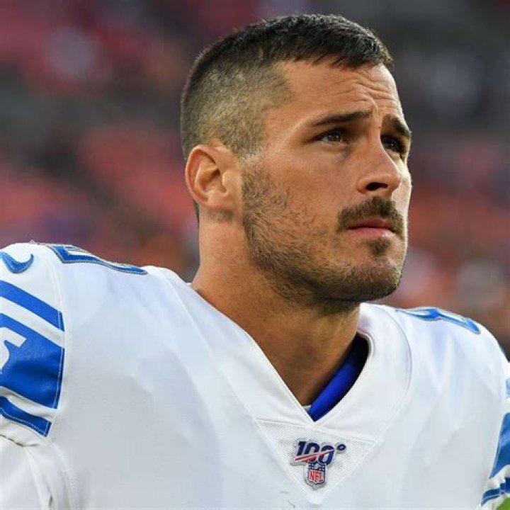 Unveiling The Allure: Hot NFL Players That Set Hearts Racing