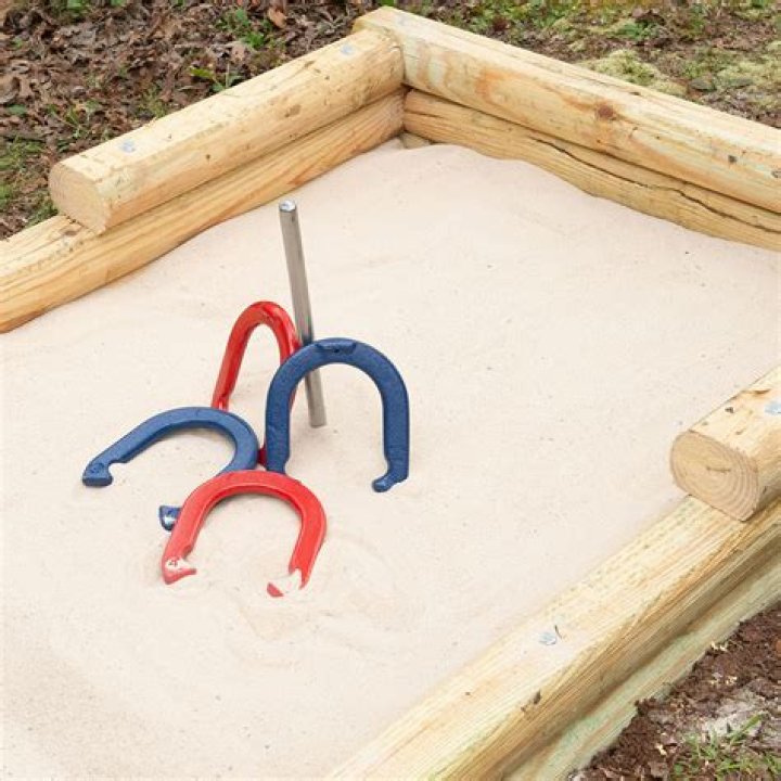 How Far Apart Are Horseshoe Stakes