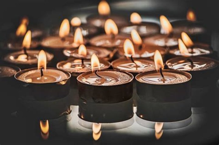 Quick Answer: How Long Does A Tea Candle Burn